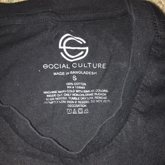 cropped black moon shirt - Picture 2 of 4